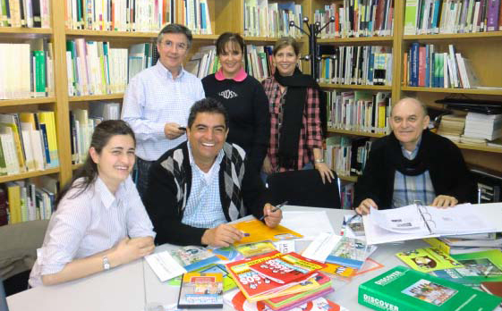 El Dr. Elías A. Góngora C. y compañeras de la UADY en su visita a Fundación EDEX